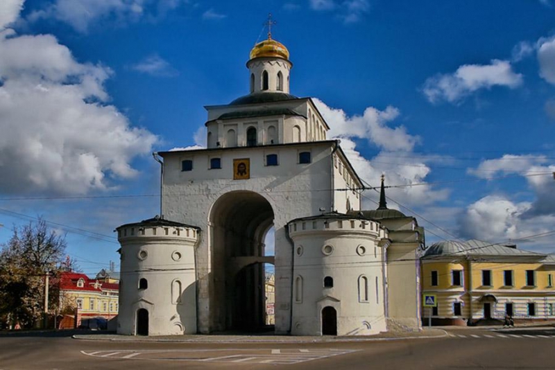 Грузоперевозки из Владимира в Ухту на фото центральный храмм с башнями