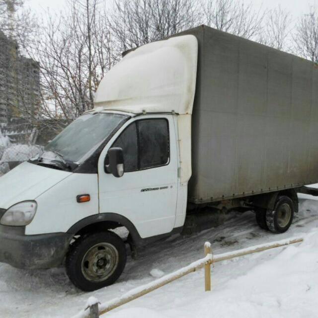 Грузоперевозки Тюмень Ростов-на-Дону газель стоит на снегу готовая к поездке серый тент