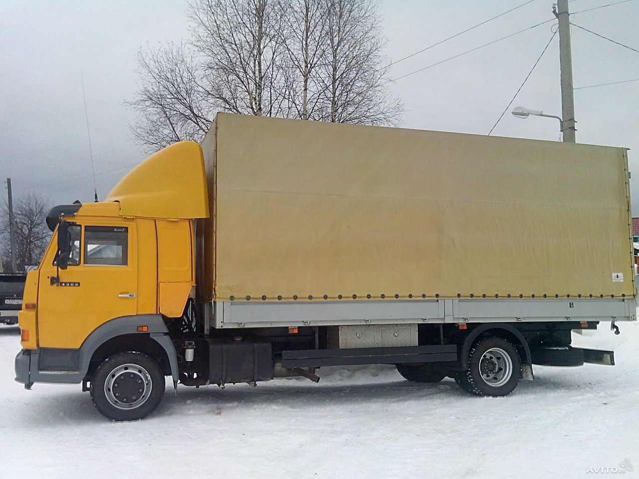 Перевозки Москва Ярославль желтый камаз тент на снегу